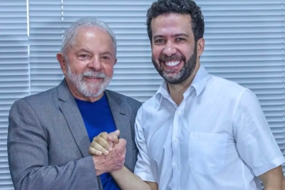 Janones e Lula, durante a campanha