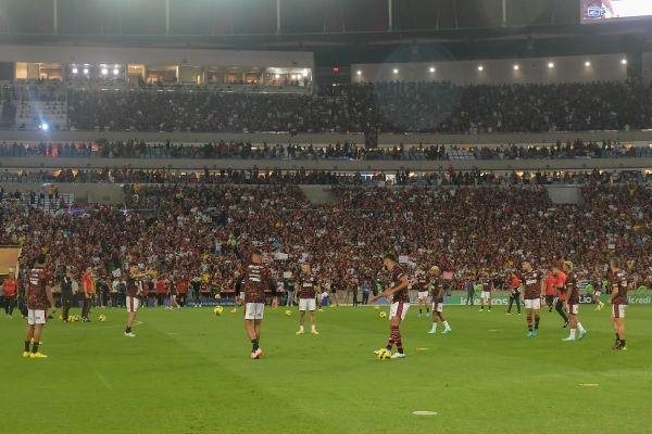 Flamengo e Corinthians se enfrentam no Maracanã